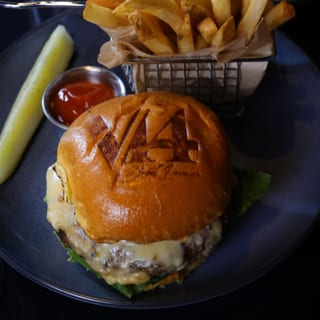 V14 burger